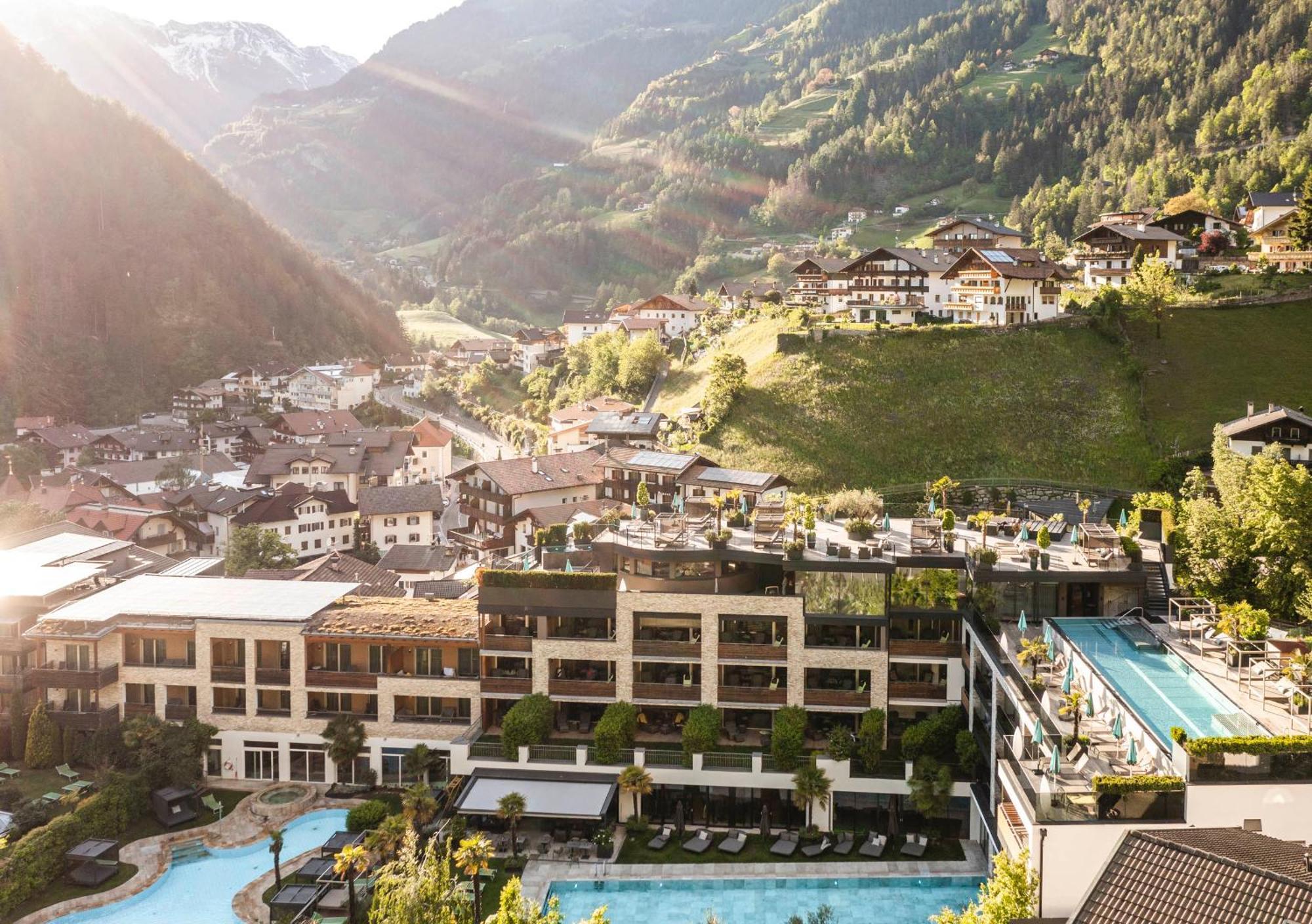 Stroblhof Active Family Spa Resort San Leonardo in Passiria Exterior photo