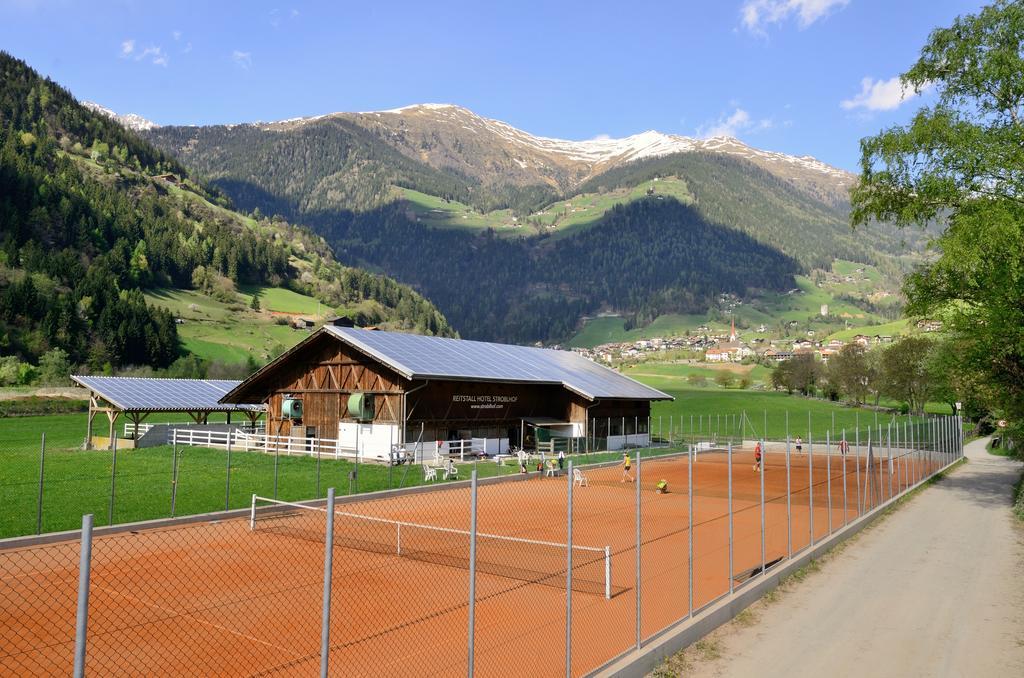 Stroblhof Active Family Spa Resort San Leonardo in Passiria Exterior photo